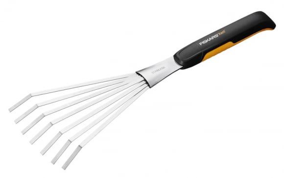 Fiskars Xact rankinis vėduoklinis grėblys (juodas / nerūdijančio plieno)