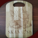 Medinė pjaustymo lentelė „Skanaus!“