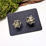 Sidabriniai auskarai su natūraliais pirito akmenėliais