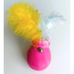 Žaislas katei negriūnantis su plunksnomis ir skambučiu